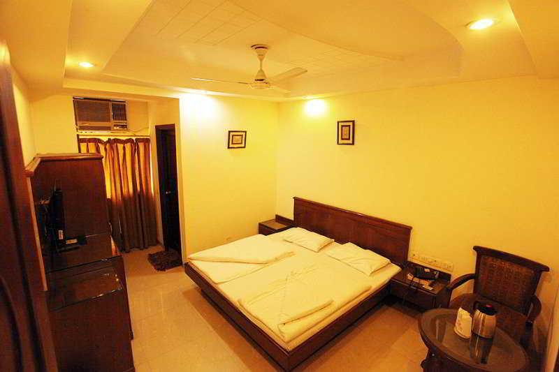Hotel Chanchal Deluxe Nueva Delhi Habitación foto