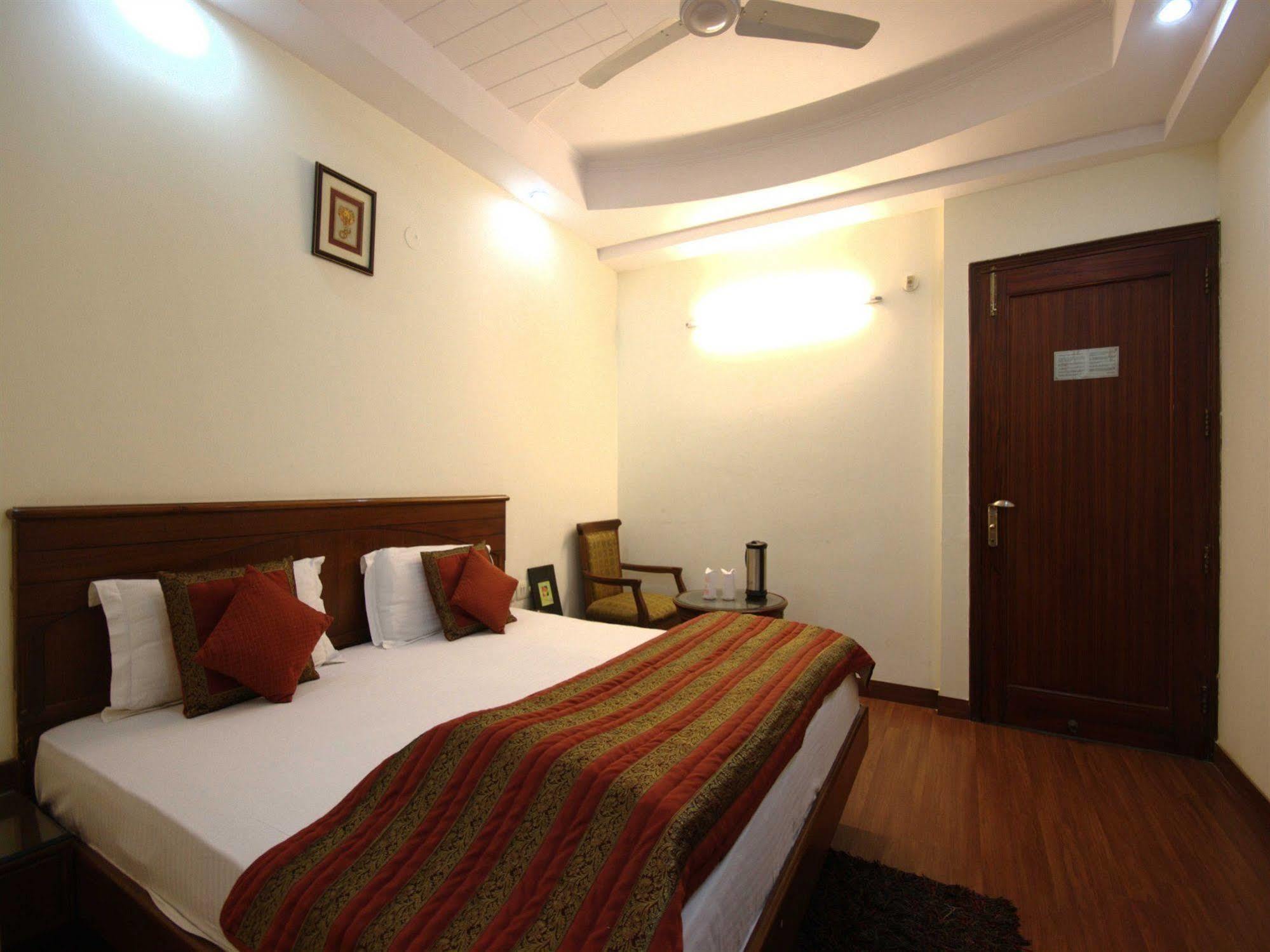Hotel Chanchal Deluxe Nueva Delhi Exterior foto